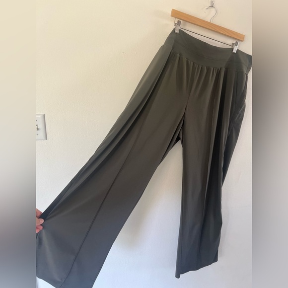 Athleta Nolita Wide Leg Green Pull-On Athletic Pants Size 22 - Picture 5 of 14